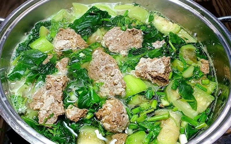 Món canh hoàn thành có màu đẹp, vị ngọt thanh