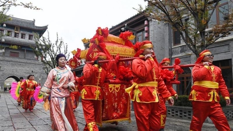 Tam thư lục lễ kiệu 8 người khiêng là hình thức rước dâu bằng kiệu tám người khiêngTam thư lục lễ kiệu 8 người khiêng là hình thức rước dâu bằng kiệu tám người khiêng