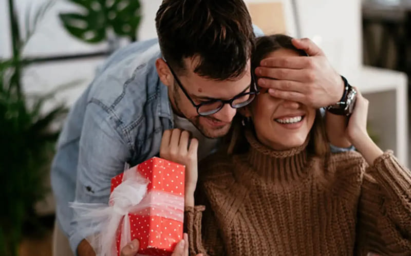 Lời chúc 30/4 kết hợp quà tặng