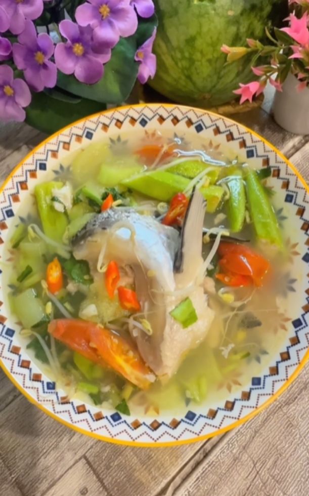 2 cách nấu canh chua đầu cá hồi ngon đúng chuẩn, không tanh