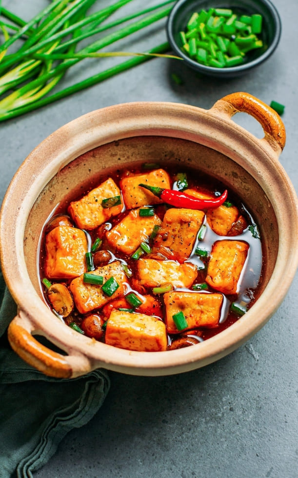 Ăn chay siêu ngon với món đậu hũ kho nước tương cực dễ làm