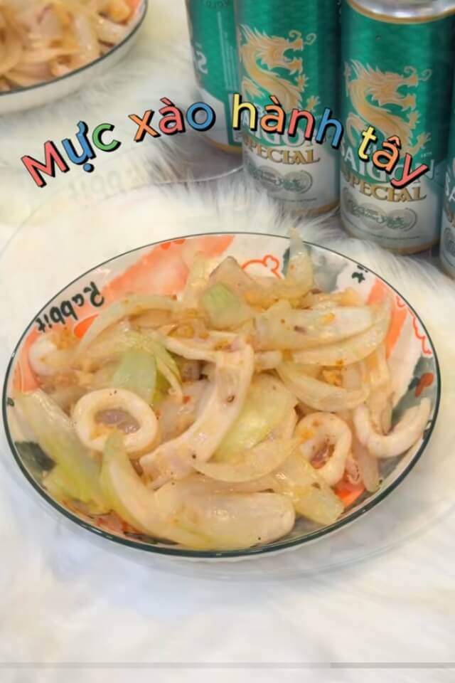 2 cách làm món mực xào hành tây giòn thơm, đưa cơm nhà