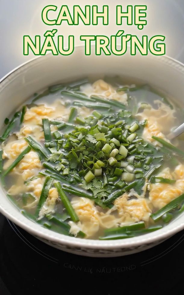 2 cách làm canh hẹ nấu trứng thơm ngon bổ dưỡng