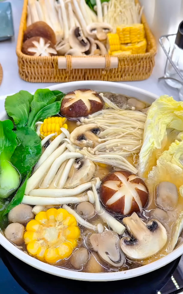 Tổng hợp 9 cách nấu lẩu nấm ngon, thanh đạm, dễ làm tại nhà