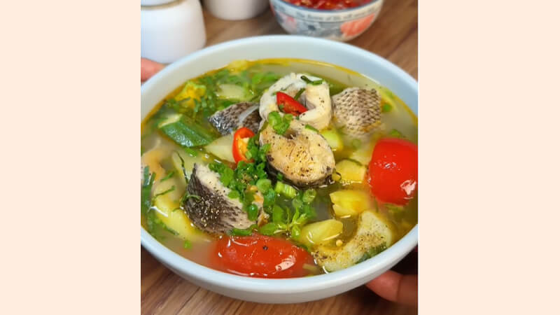 Thưởng thức canh chua cá lóc miền Trung