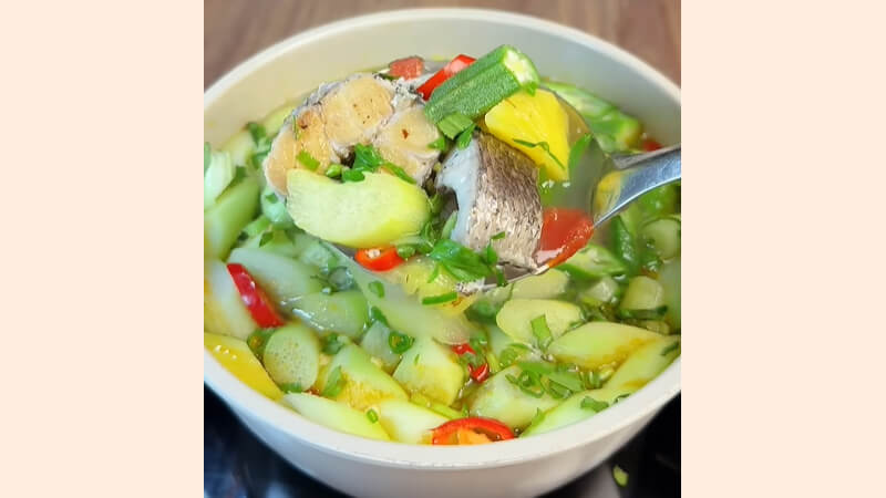 Thành phẩm món canh chua cá lóc miền Trung