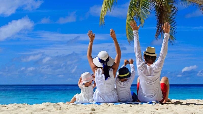 Lưu ý khi đi du lịch hè với bé