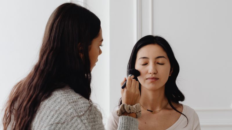 Mẹo giúp makeup lâu trôi mùa hè