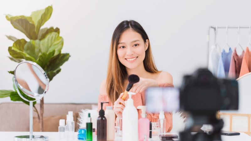 Vì sao makeup mùa hè dễ xuống tông?
