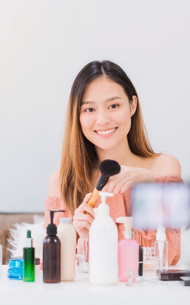 Bí quyết trang điểm mùa hè lâu trôi, mỏng nhẹ và tươi tắn