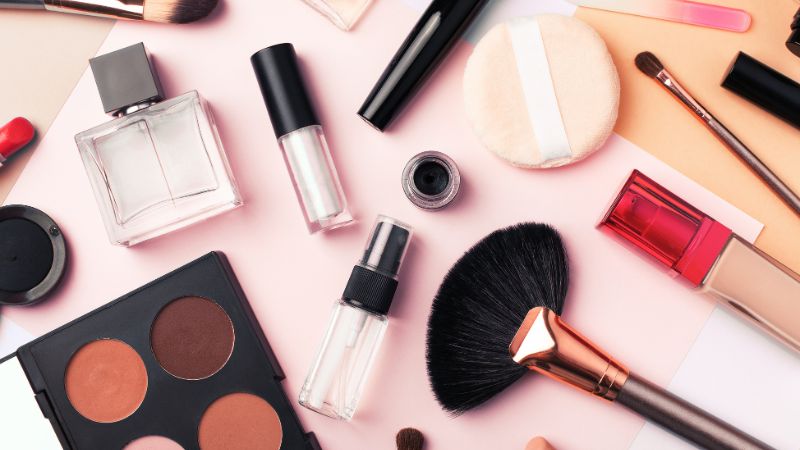 Những sản phẩm makeup phù hợp mùa hè