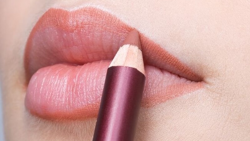 Lợi ích của việc kẻ viền môi đúng cách