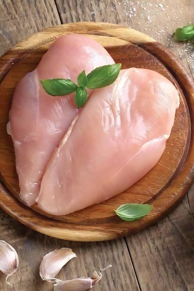 100g ức gà bao nhiêu protein? Ăn ức gà có tốt không?