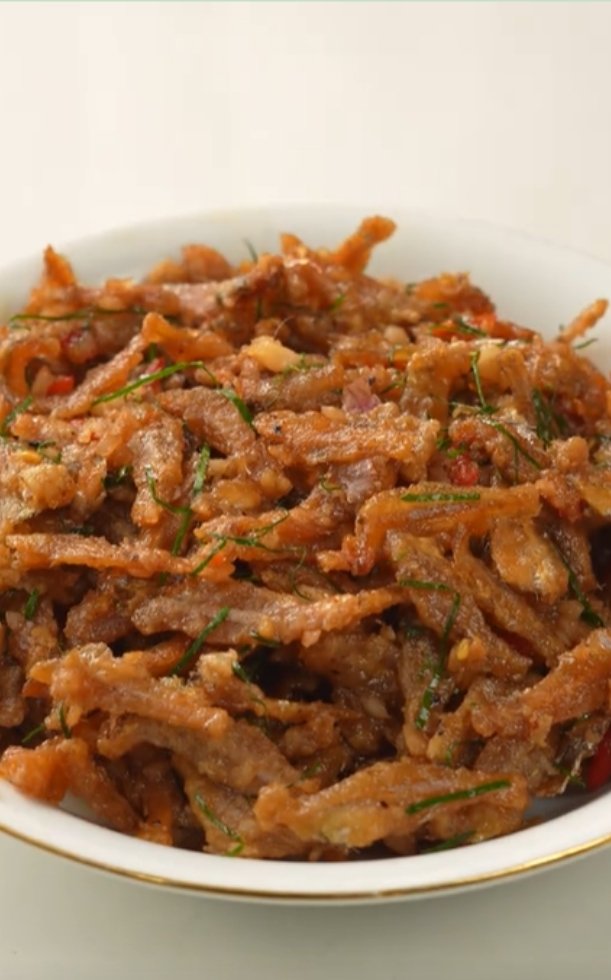 Cách làm cá cơm khô rang lá chanh giòn rụm, mặn ngọt chua cay siêu hao cơm