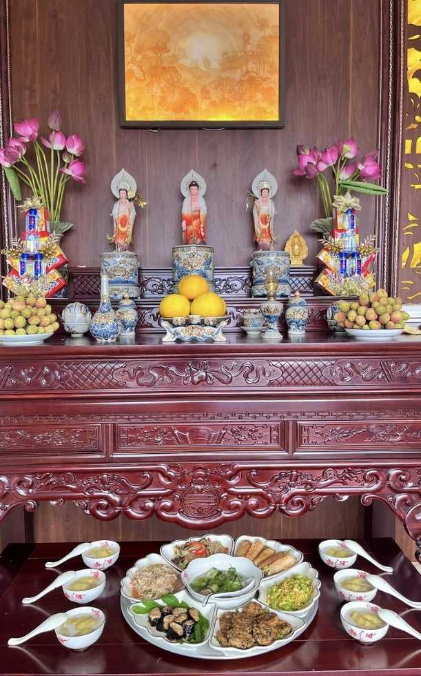 Mâm cúng lễ Phật Đản gồm những gì? Cách chuẩn bị đơn giản và trang nghiêm