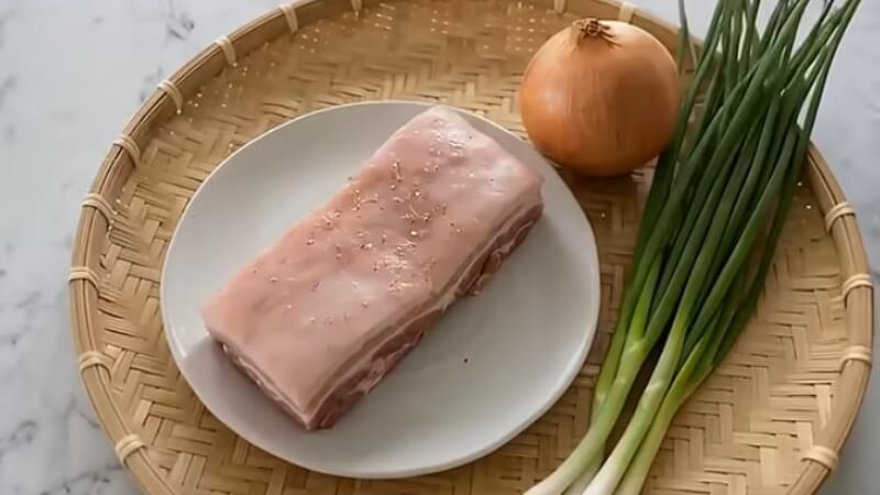 Nguyên liệu làm thịt heo xào hành tây Nguyên liệu làm thịt heo xào hành tây