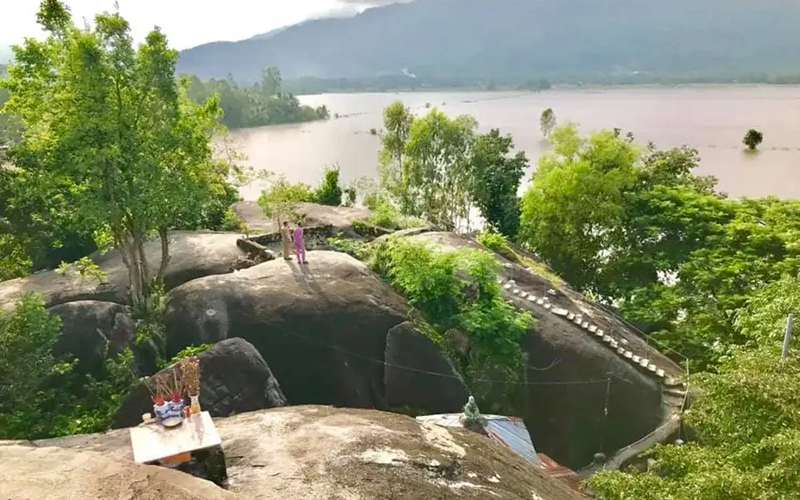 Núi Nước