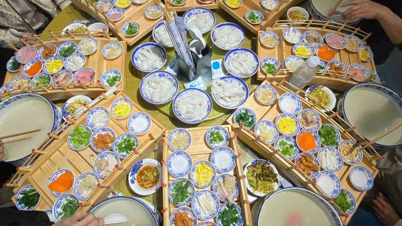 Bún qua cầu (Guoqiao Mixian) Bún qua cầu (Guoqiao Mixian)