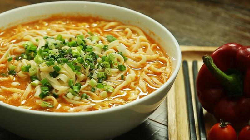 Mì trứng hành lá