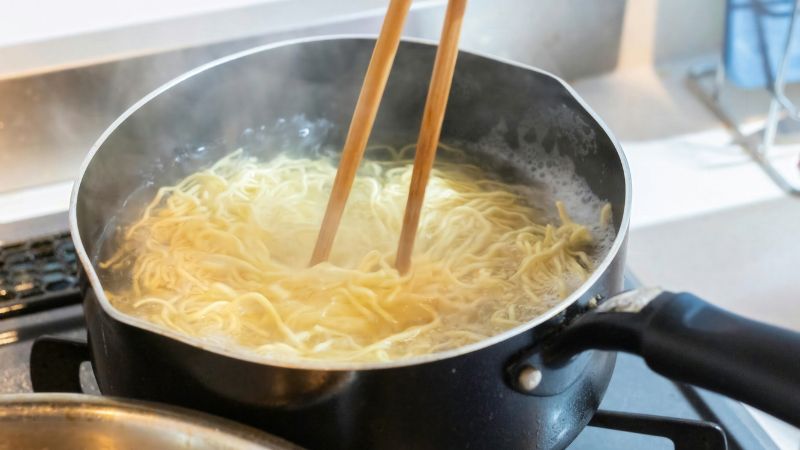 Những lưu ý khi ăn mì gói