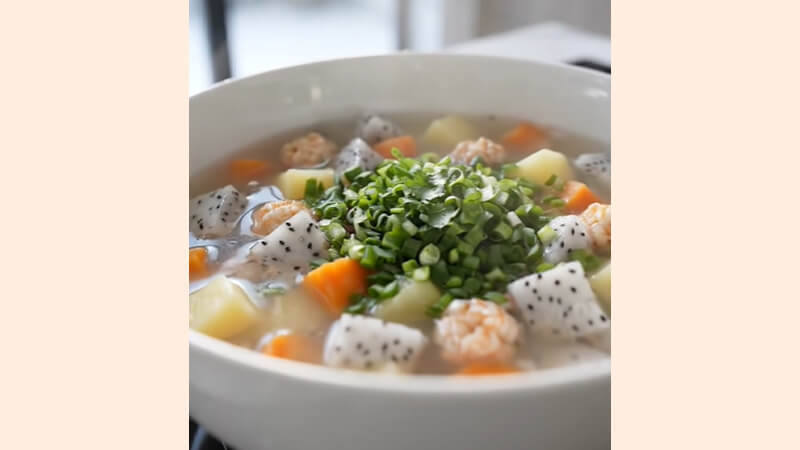 Thưởng thức canh thanh long
