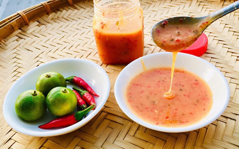 Mẹo nhỏ: Cách pha nước chấm xúc xích ăn liền nhậu bia siêu bắt mồi Mẹo nhỏ: Cách pha nước chấm xúc xích ăn liền nhậu bia siêu bắt mồi