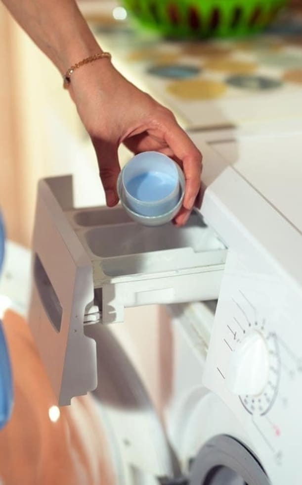 Cách dùng nước xả vải cho máy giặt vừa tiết kiệm vừa thơm lâu