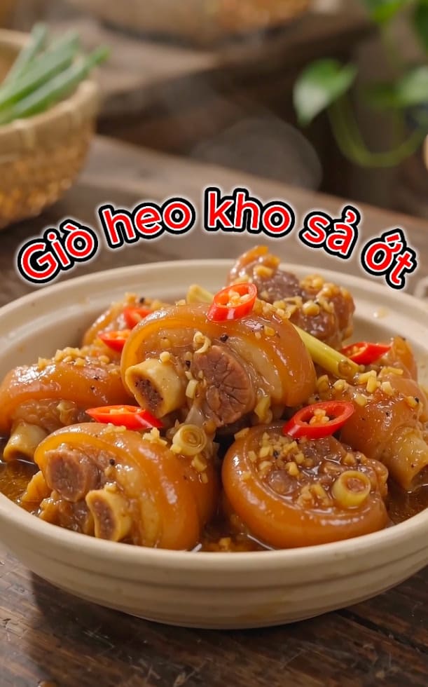 Bí quyết nấu giò heo kho sả ớt siêu ngon hấp dẫn