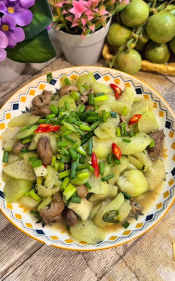 Hướng dẫn làm bao tử cá basa xào bạc hà lạ miệng, cơm nhà hay lai rai đều ngon