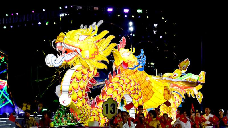 Những mô hình đèn lồng khổng lồ
