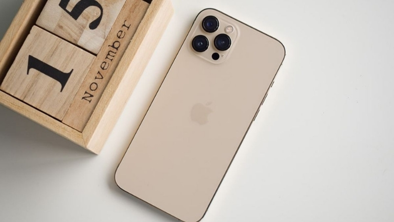 Điện thoại màu vàng gold, bạc, trắng hoặc xám giúp mệnh Kim thu hút vận may tốt