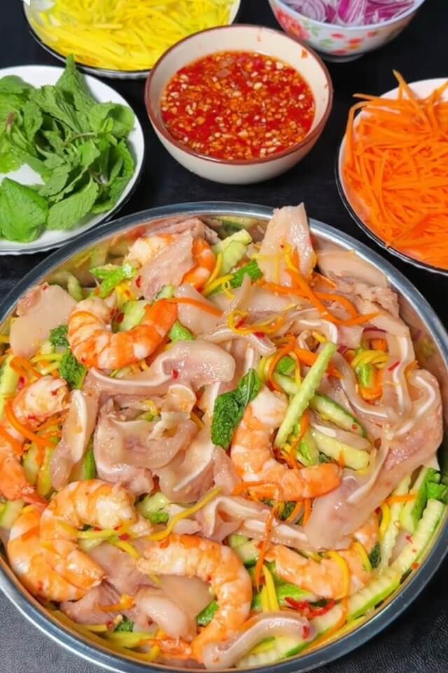Hướng dẫn làm gỏi tai heo tôm xoài chua ngọt, khai vị cực ngon