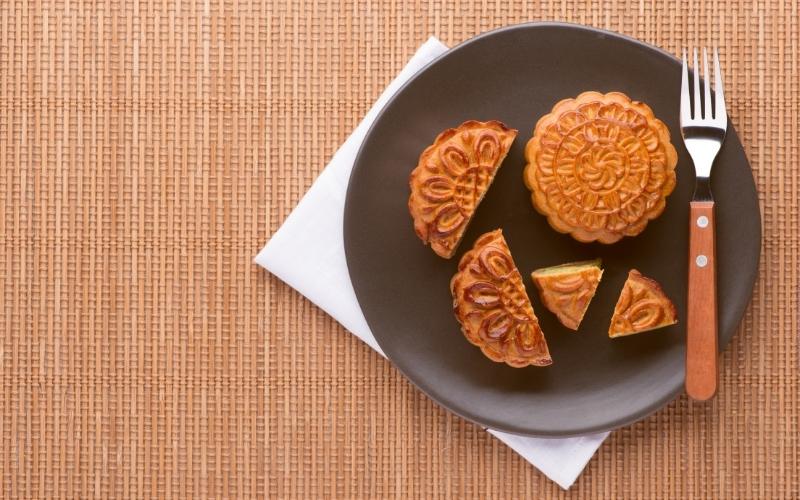 Chỉ nên ăn từ 1/8 đến 1/4 chiếc bánh trong một lần và hạn chế số lần ăn