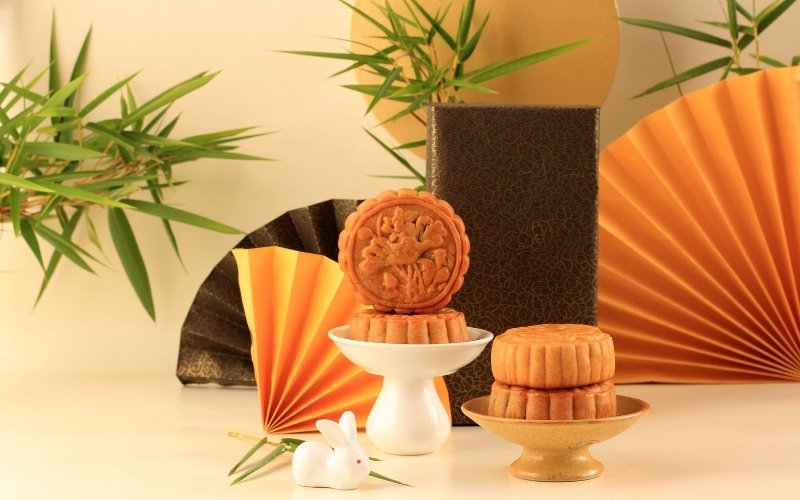 Nên chọn bánh ít đường, bánh chay, bánh nhân đậu hoặc bánh mini