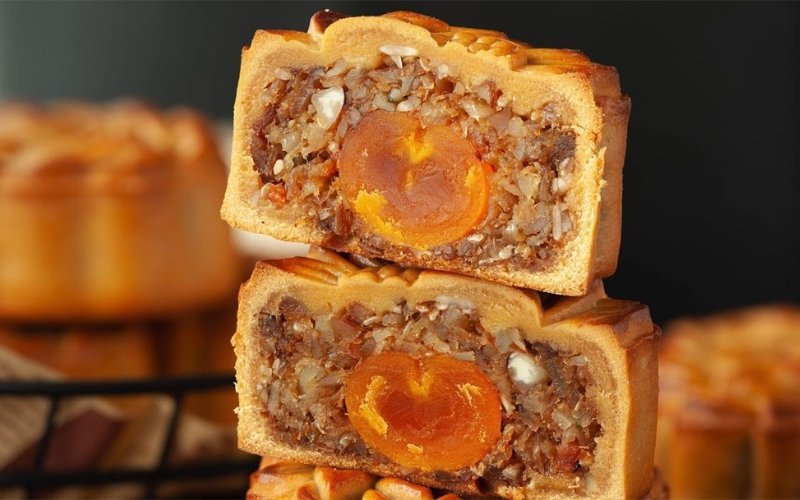Người bị gan nhiễm mỡ hạn chế ăn bánh Trung Thu nhiều nhân thịt
