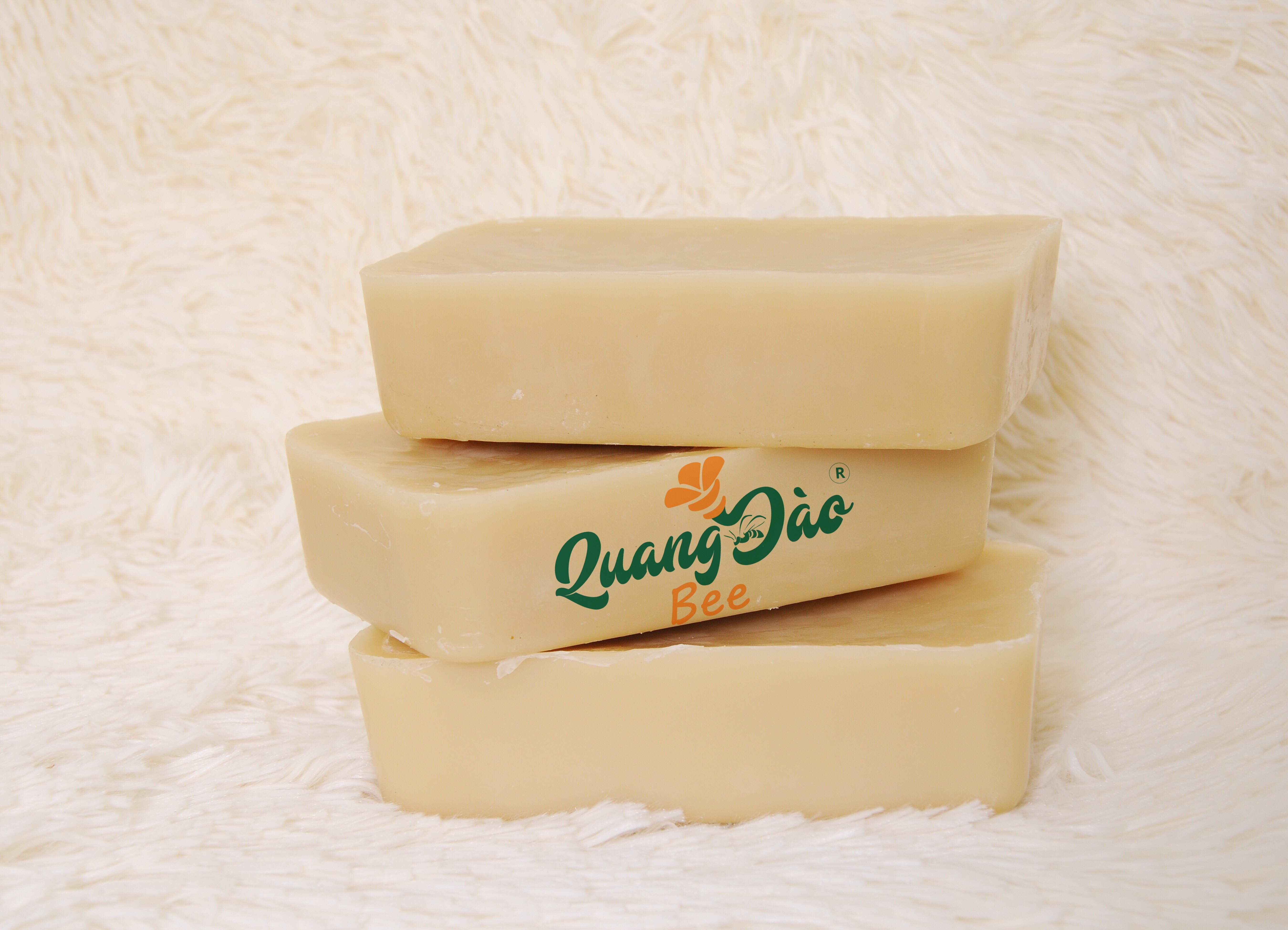 Sáp ong tự nhiên Quang Đào Bee 1kg