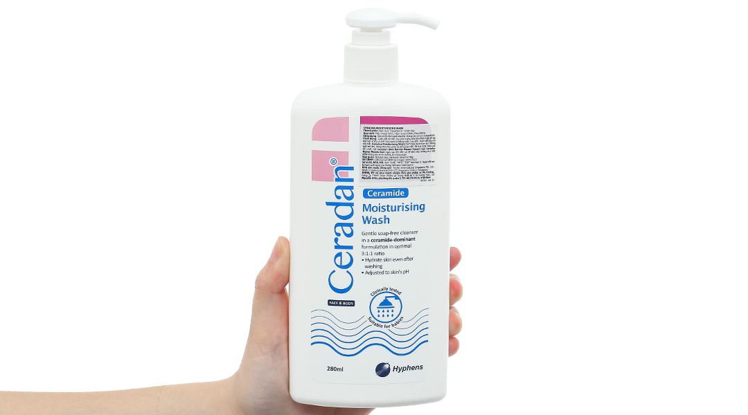 Sữa tắm Ceradan Moisturising bổ sung Ceramide, duy trì làn da ẩm mượt