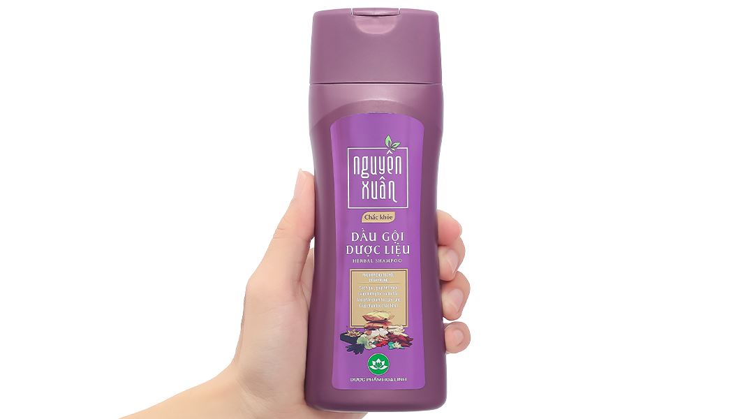 Dầu gội dược liệu Nguyên Xuân chắc khỏe, bồng bềnh