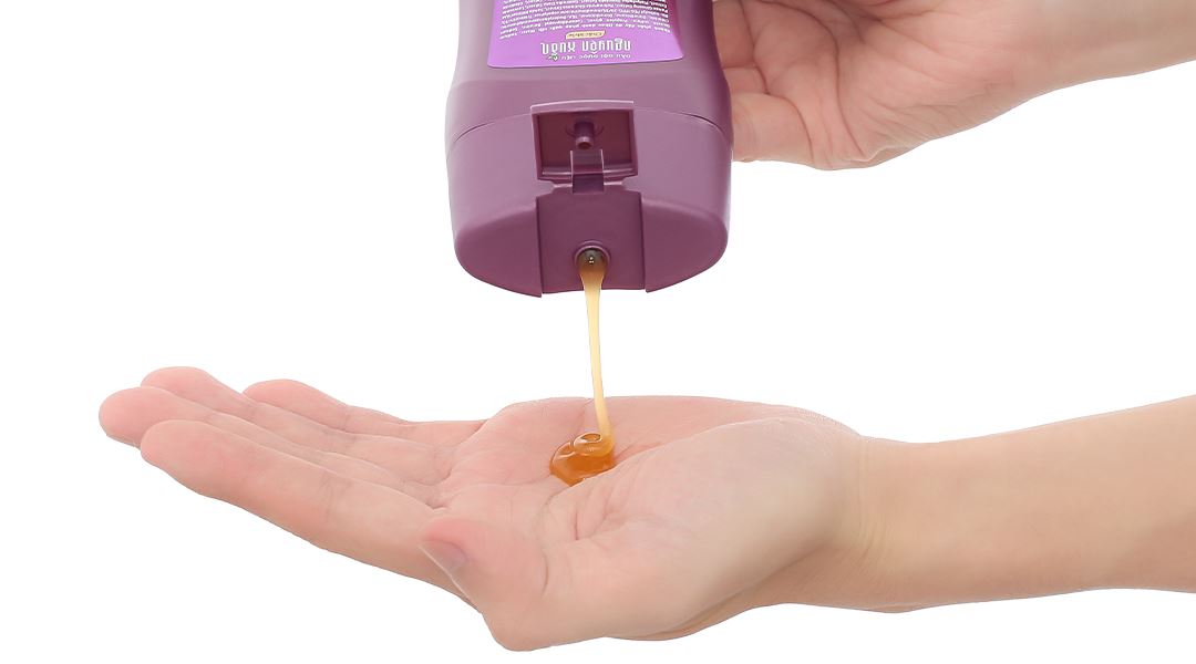 Dầu gội dược liệu Nguyên Xuân chắc khỏe, bồng bềnh