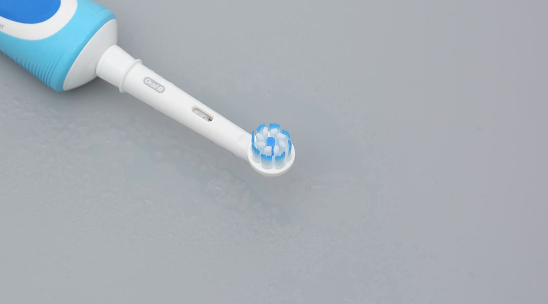 Bàn chải điện Oral-B Vitality Ultrathin Blue D12.513
