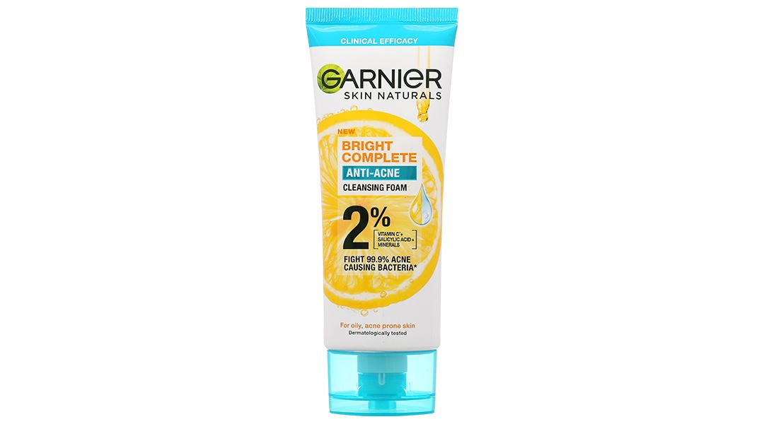 Sữa rửa mặt Garnier Skin Naturals Bright Complete Anti-Acne ngừa mụn