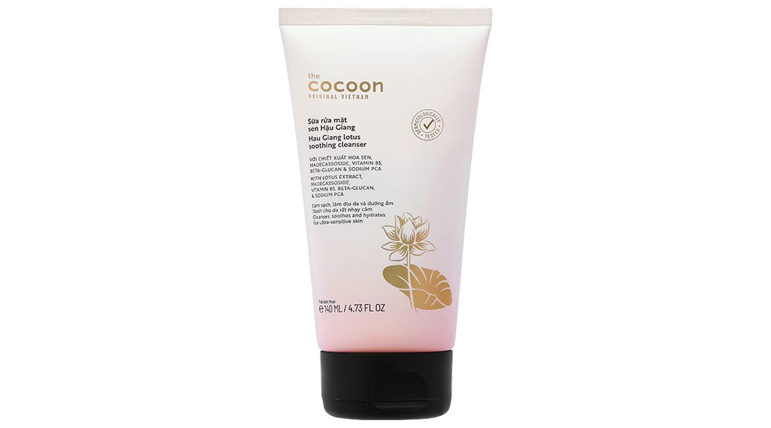Sữa rửa mặt Cocoon Sen Hậu Giang làm sạch dịu êm cho da nhạy cảm