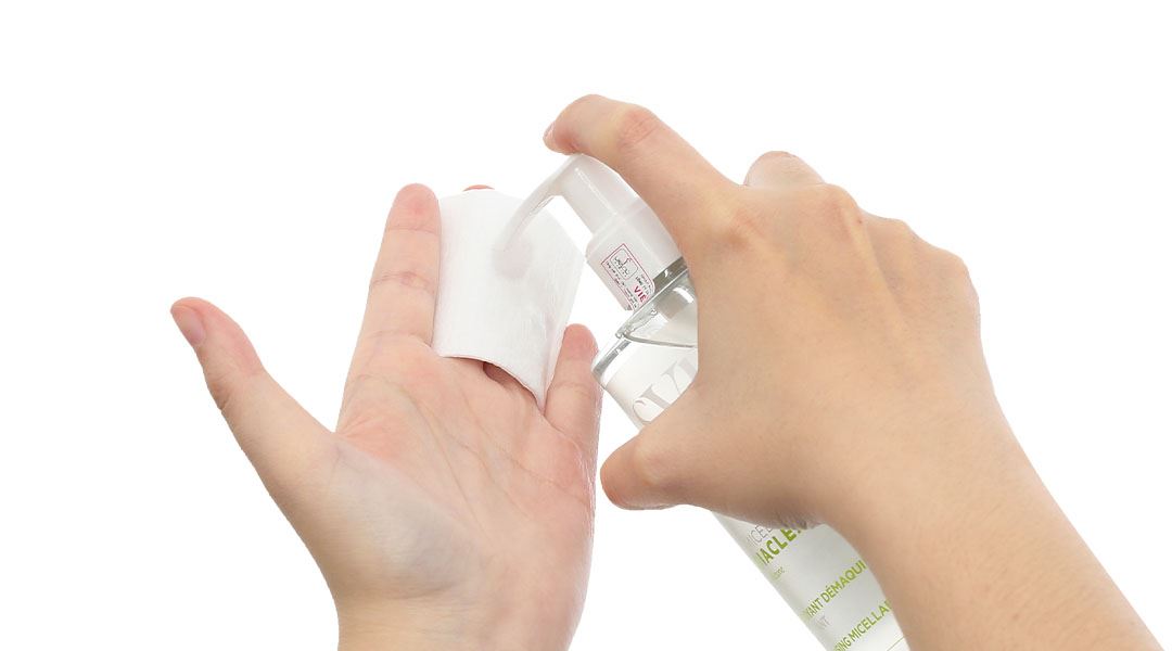 Nước tẩy trang SVR Sebiaclear Eau Micellaire làm sạch da