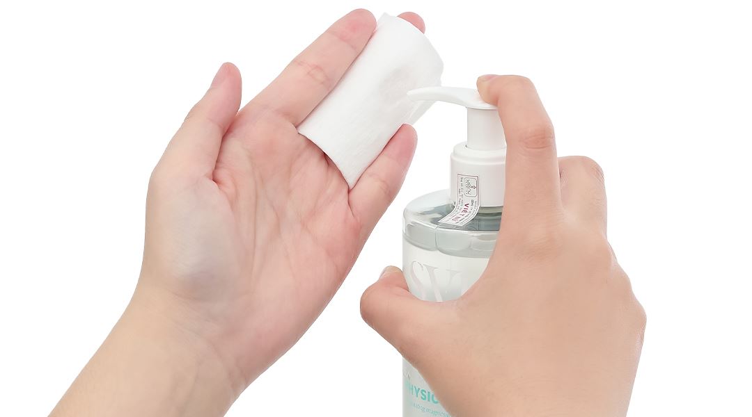 Nước tẩy trang SVR Physiopure Eau Micellaire làm sạch da mặt, mắt, môi