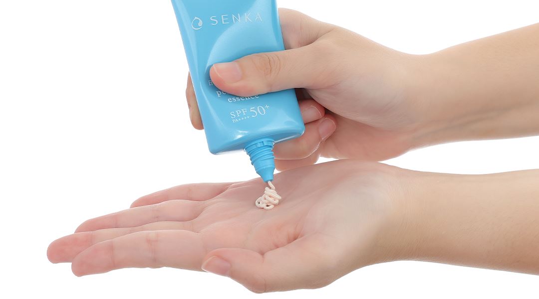 Kem chống nắng Senka Perfect UV Essence SPF 50+/PA++++ giúp nâng tông