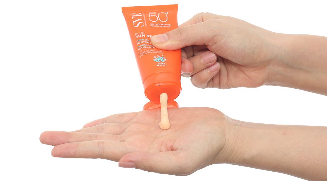 Kem chống nắng SVR Sun Secure Blur SPF50+ giúp che khuyết điểm