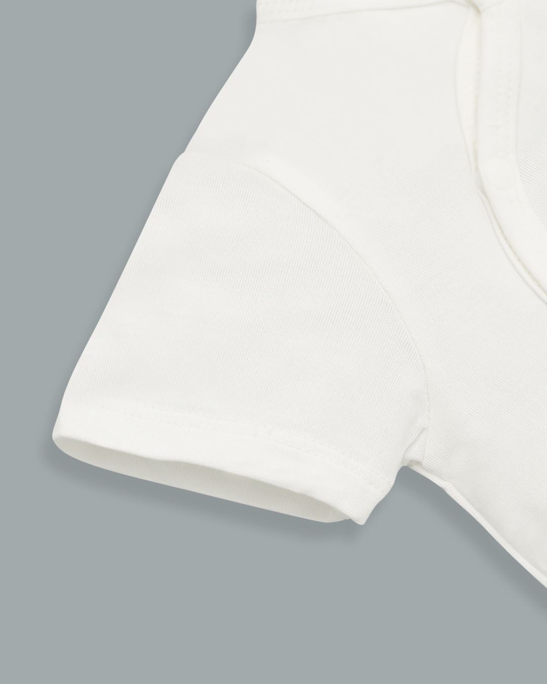 Bodysuit cài chéo gấu con La Pomme màu trắng 7