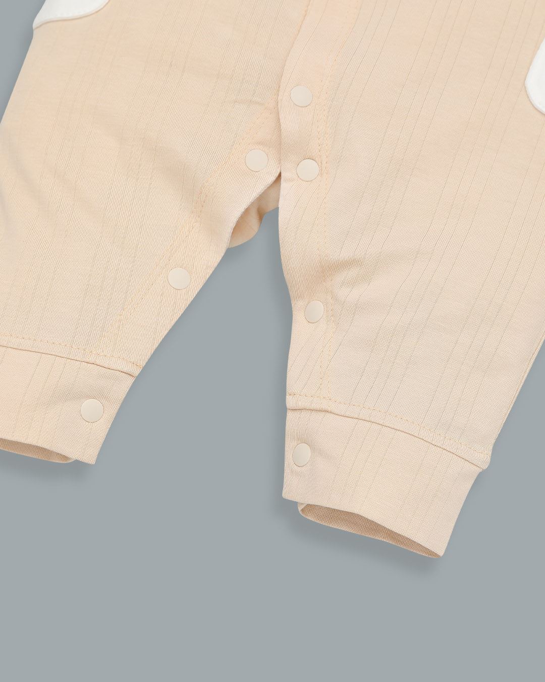 Bodysuit cài giữa gấu con ngộ nghĩnh La Pomme màu be - trắng 9
