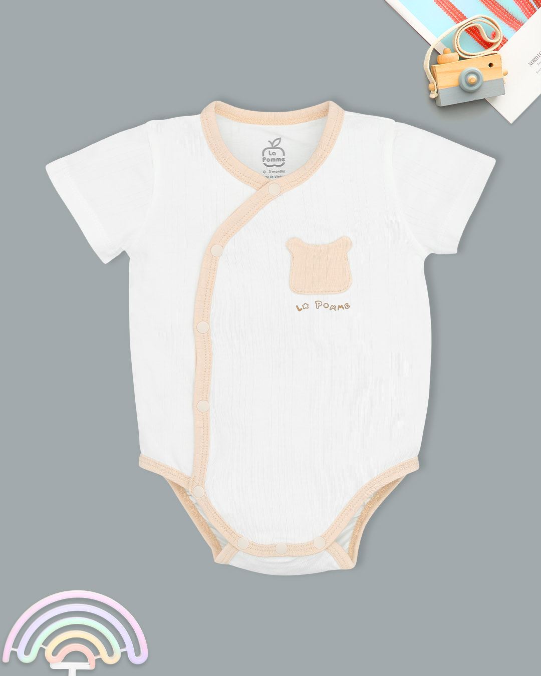 Bodysuit cài chéo gấu con ngộ nghĩnh La Pomme màu trắng - be 3