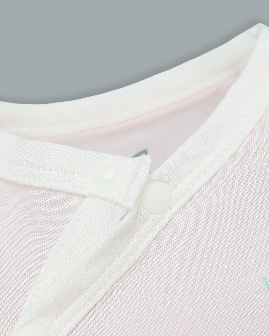 Bodysuit cài chéo họa tiết dễ thương La Pomme màu hồng - trắng 4